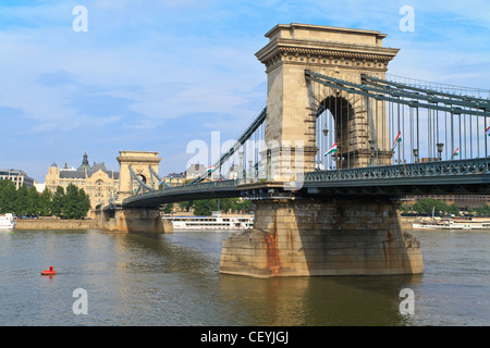Catena di Budapest ponte sul Danubio, Ungheria Foto Stock
