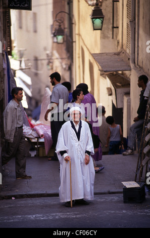 Algeri, Algeria -- una scena in downtown market place della capitale. Foto Stock