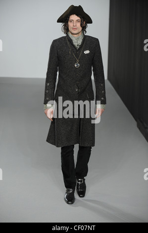 Agnes BParis pronto a indossare abbigliamento uomo AutumnWinter 20112012 Foto Stock