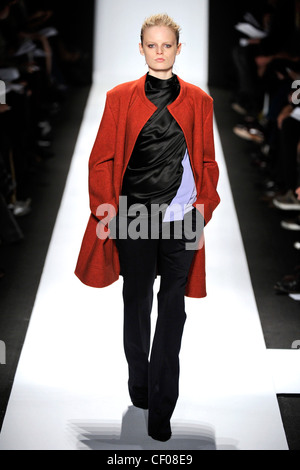 Narciso Rodriguez New York pronto a indossare Autunno Inverno 2011 2012 Foto Stock