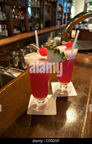 Il Singapore Sling sulla barra lunga al Raffles Hotel Singapore Foto Stock