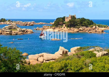 Côte di Granit Rose, costa della Bretagna in prossimità Ploumanach, Francia Foto Stock