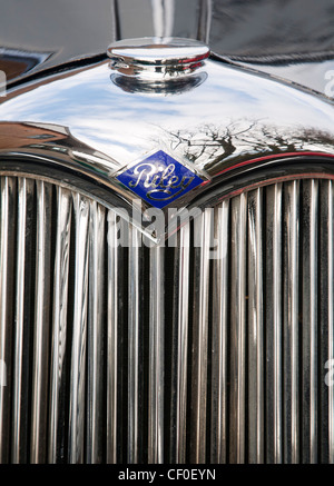 Anni Cinquanta vintage Riley car la griglia del radiatore. Foto Stock