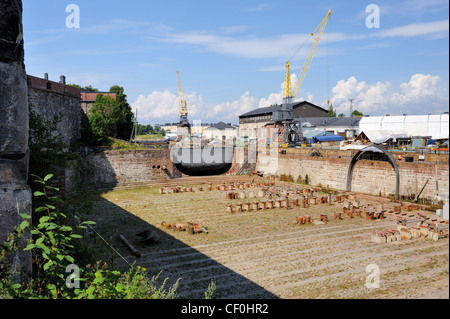 Il grande un bacino di carenaggio è ancora usato per la Riparazione e stoccaggio invernale di vecchie navi. Il dry-dock è unica al mondo e l'orgoglio. Foto Stock