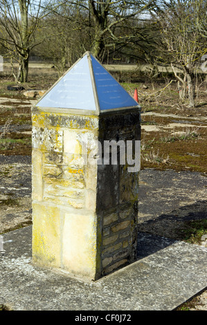 Glenn Miller Memorial, il luogo in cui egli ha eseguito il suo ultimo airfield appendiabiti concerto prima della sua morte. Kings Cliffe, Northants Foto Stock