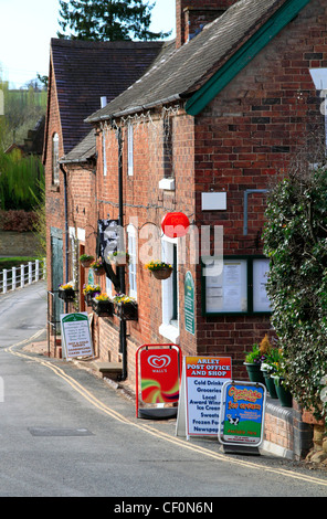 Ufficio postale e negozio al Riverside village di Arley superiore, Shropshire e Worcestershire frontiera, Inghilterra, Europa Foto Stock