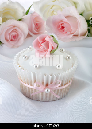 Rosa rosa e perle CUPCAKE Foto Stock