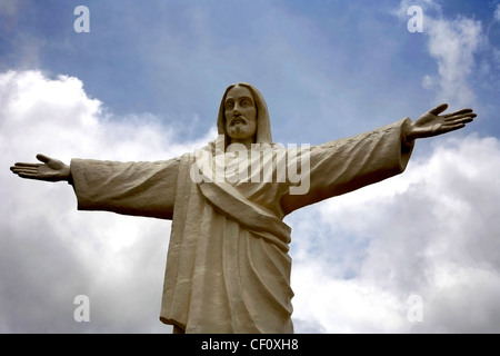 Statua di Gesù Cristo a Sacsayhuaman religiosi sito Inca alla città di Cusco, Perù, Sud America Foto Stock