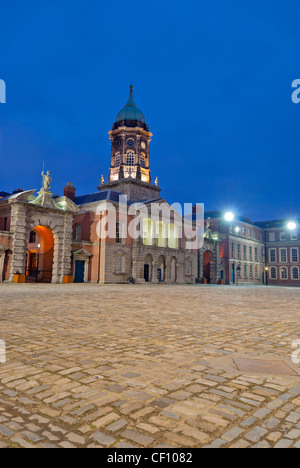 Il Bedford tower presso il Castello di Dublino di notte Foto Stock