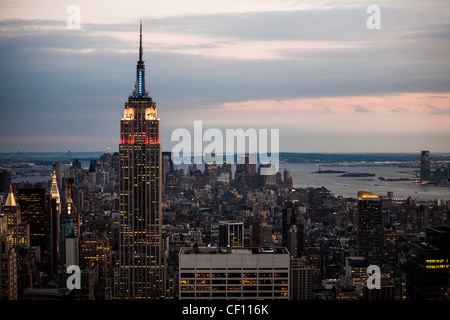 Guardando verso sud su Manhattan dalla 'Top del Rock' edificio, dal Rockefeller Plaza di New York Foto Stock