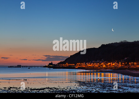 Mumbles, Mumbles faro, Mumbles Pier e Swansea Bay, Gower, Galles Foto Stock