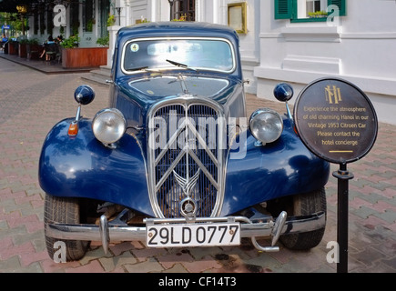 Vintage francese Citroën Traction-Avant 1940s auto, Hanoi, Vietnam Foto Stock