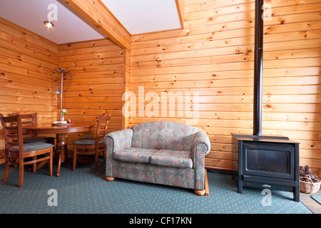 Lodge Interno dell appartamento con camino. Fox Glacier Lodge, Fox Glacier, Costa Ovest, South Island, in Nuova Zelanda. Foto Stock