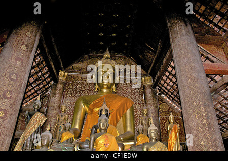 Statua di buddha, Vat Xieng Thong tempio, Luang Prabang, Laos Foto Stock