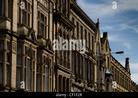 Dettagli di edifici vittoriani in Darley Street Bradford City Centre, West Yorkshire. Foto Stock