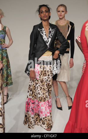 Duro Olowu New York pronto a WearSpringSummer 2012 Foto Stock