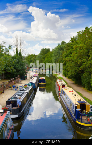 Case galleggianti sul Oxford Canal da Gerico, un borgo storico di Oxford fuori l'originale cinta muraria della città. Foto Stock