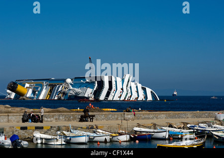 Costa Concordia nave relitto sul Isola del Giglio, Toscana, Italia Foto Stock