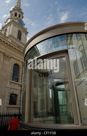 Il recentemente rinnovato cripta e chiesa di St Martin nei campi. La cripta ospita ora un ristorante e la chiesa spesso hos Foto Stock