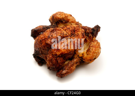 Spiedo di pollo arrosto su sfondo bianco Foto Stock
