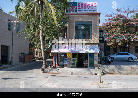 Corner shop. Sanya Hainan provincia del sud della Cina. 15//2/2012 Foto Stock