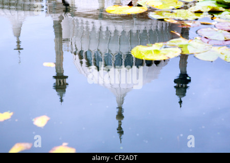 Una riflessione di Brighton Pavillion georgiano edificio. Foto Stock