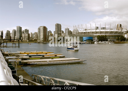 Vancouver, votato migliore della città in Canada. scenic cartolina paesaggio urbano di qualità stadium skytrain condomini e waterfront. Foto Stock