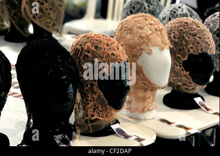 Alexander McQueen Backstage Paris pronto a indossare Primavera Estate 2012 Foto Stock