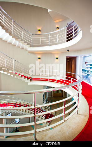 La scala a chiocciola in recentemente rinnovate in stile Art Deco Midland Hotel. Foto Stock