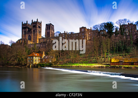 Il vecchio Fulling Mill Museo Archeologico sulle rive del fiume usura, sotto la Cattedrale di Durham. Foto Stock