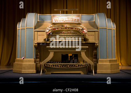 Teatro Wurlitzer organo a canne nella sala da concerto presso il museo musicale; musical / musica musei. Brentford. Regno Unito. Foto Stock