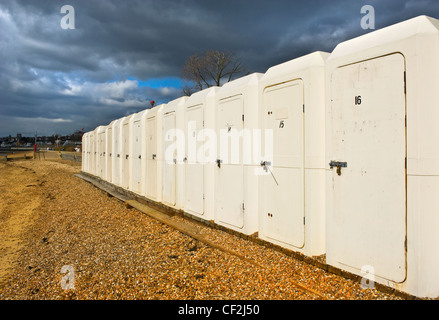 Il Chalkwell cabine, in fibra di vetro di cabine lungo Chalkwell Esplanade. Foto Stock