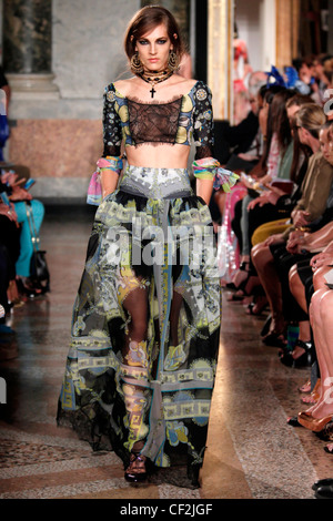 Emilio Pucci Milano pronto a WearSpringSummer 2012 Foto Stock