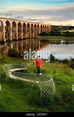 Il Royal Border ponte costruito tra il 1847 e il 1850 a Berwick upon Tweed. Si tratta di un grado che ho elencato viadotto ferroviario progettato da th Foto Stock