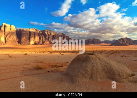 Wadi Rum il paesaggio del deserto in Giordania Foto Stock