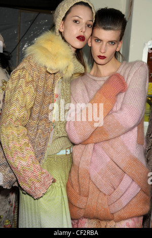 Missoni Backstage Milano pronto a indossare Autunno Inverno 2011 2012 Foto Stock