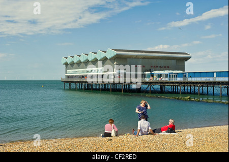 Il Molo Pavilion, conosciuto localmente come la stalla, a Herne Bay. Foto Stock