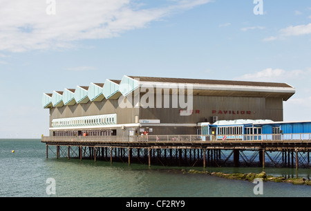 Il Molo Pavilion, conosciuto localmente come la stalla, a Herne Bay. Foto Stock