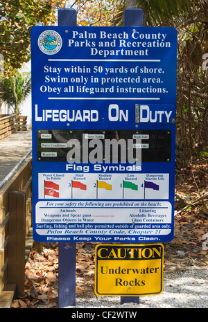 Firmare all'entrata di una spiaggia in Palm Beach, Florida Foto Stock
