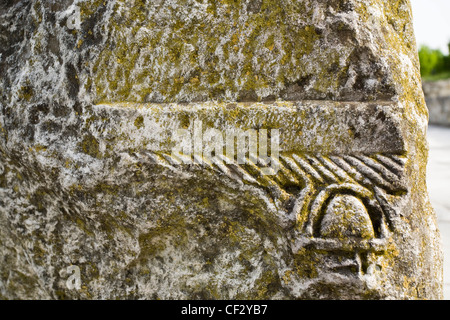 Riserva archeologica Abritus, campo militare romano, bassorilievo di pietra, successivamente centro urbano nella provincia di Moesia inferiore all'Impero Romano Foto Stock