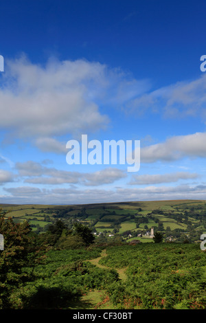 Estate, Widecombe nel villaggio di Moro e nei dintorni di Mori, il Parco Nazionale di Dartmoor, della Contea di Devon, Inghilterra, Regno Unito Foto Stock