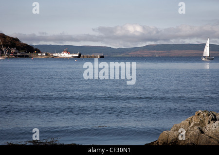 Lochranza a Claonaig traghetto che collega Lochranza vicino alla punta settentrionale dell'isola di Arran, con Claonaig, a sud di Tarbert su th Foto Stock