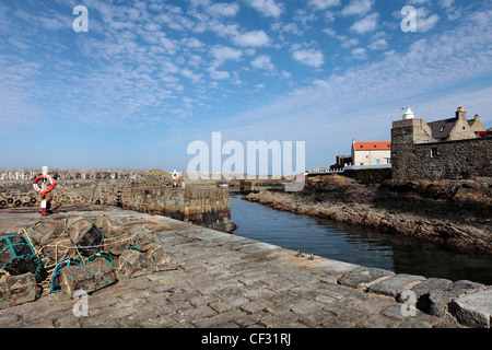 Dinnet Harbour, completato nel 1693, è forse il più antico porto naturale in Europa. Foto Stock