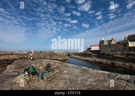 Dinnet Harbour, completato nel 1693, è forse il più antico porto naturale in Europa. Foto Stock