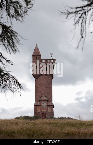 Il monumento di Airlie (costruito 1901) su Tulloch hill in Glen Prosen. Il monumento è un memoriale al nono conte di Airlie morto Foto Stock