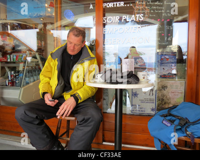 Sci francesi nella località sciistica di Alpe d'Huez nelle Alpi francesi Foto Stock