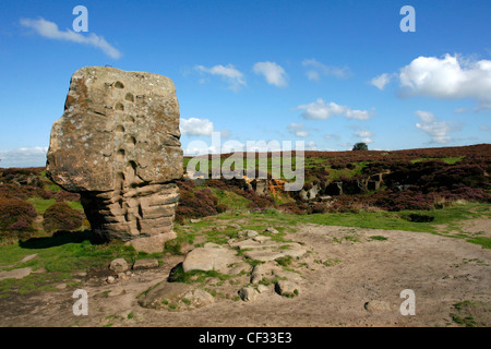 Il tappo di sughero pietra su Stanton Moor nel Parco Nazionale di Peak District. Foto Stock