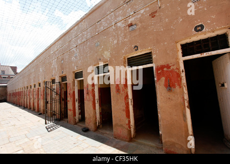 Numero quattro prigione edificio protetto da filo spinato entro la città di Johannesburg. Sud Africa Foto Stock