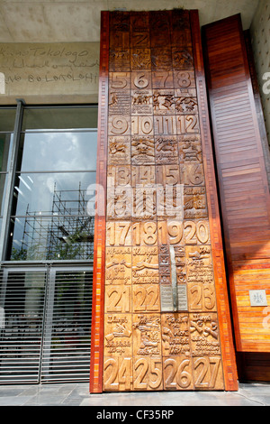 La porta di ingresso alla corte costituzionale di Johannesburg. Foto Stock