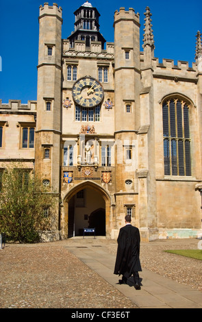 La Great Court, la torre dell orologio e la cappella del Trinity College di Cambridge. Il collegio comprende un Master, e circa 160 borsisti, Foto Stock